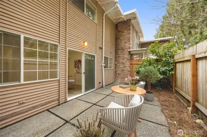 Fully fenced patio (virtually staged)