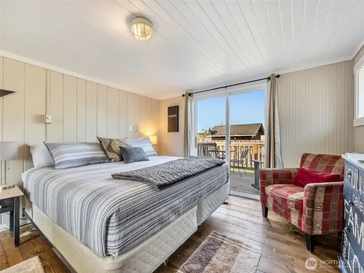 Studio with views and natural light offering a peaceful stay near the Pacific Ocean