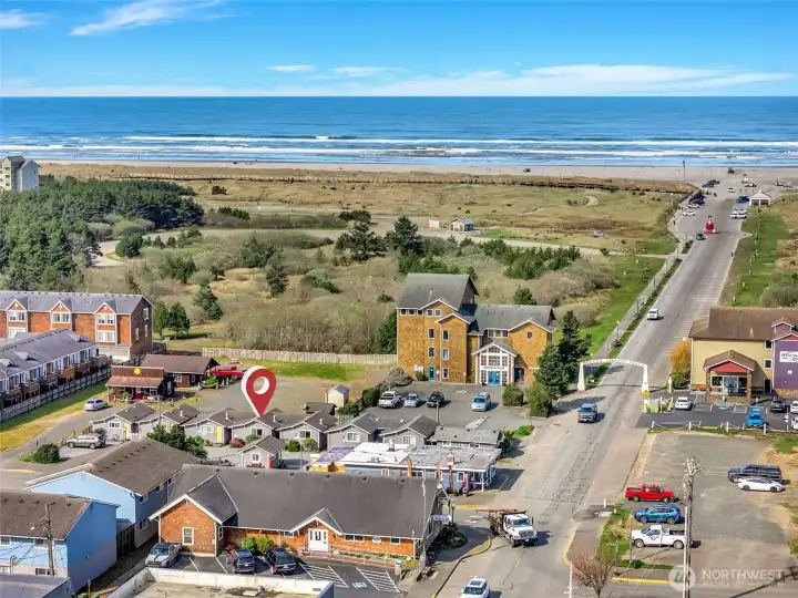 Aerial view highlighting close proximity to the Pacific Ocean and Long Beach Washington coastline