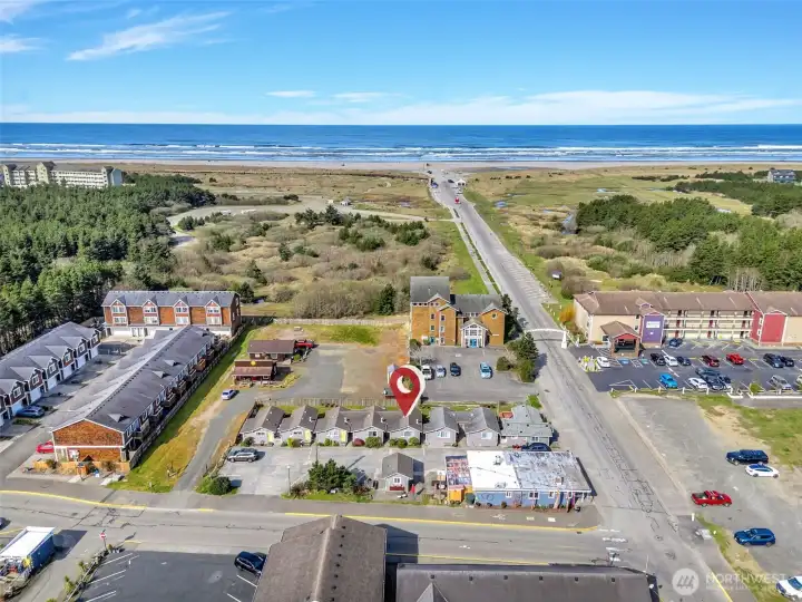 Aerial view highlighting close proximity to the Pacific Ocean and Long Beach Washington coastline