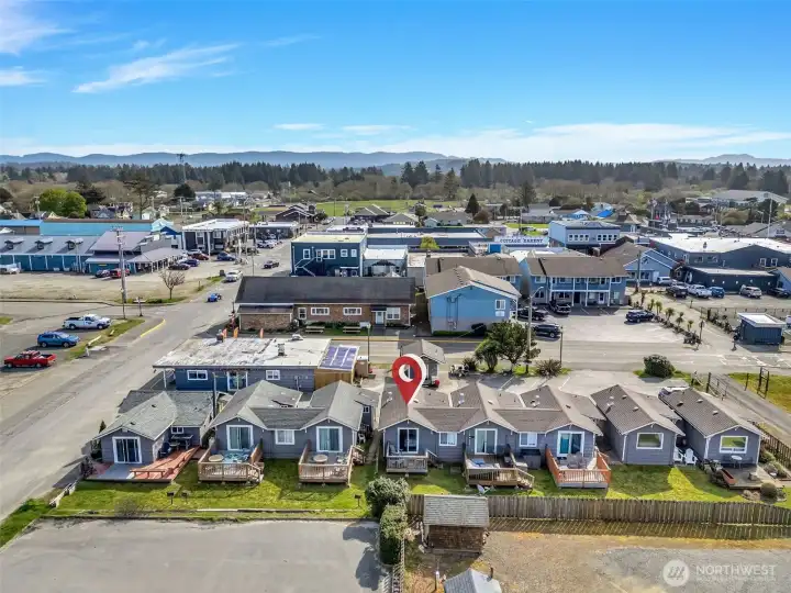 Aerial view highlighting close proximity to the Pacific Ocean and Long Beach Washington coastline
