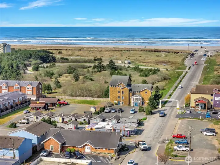 Prime location downtown Long Beach, WA. Right near the arch, restaurants, beach approach, shopping and more.