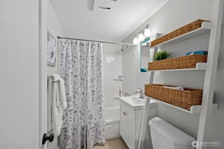 Bathroom with shower/tub combo.