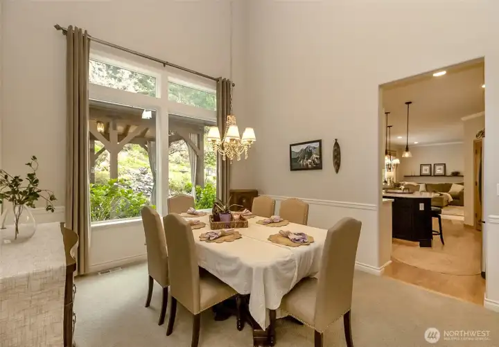 dining toward kitchen