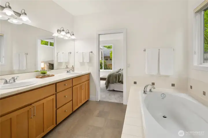 Primary en-suite