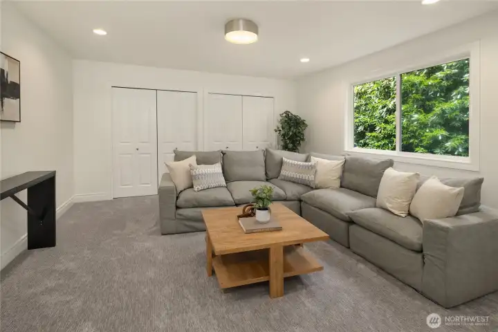 Great bonus room option.