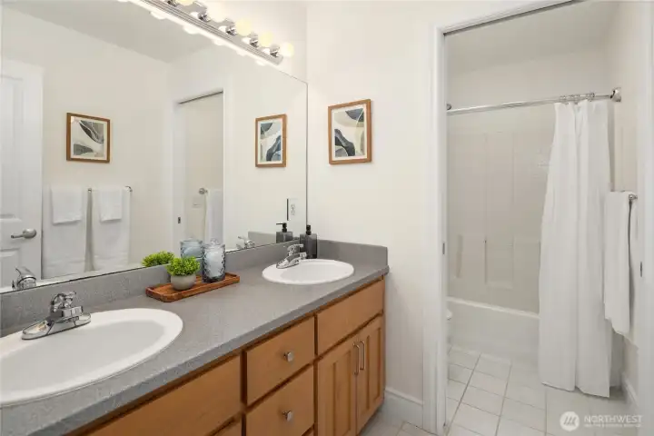 Upstairs full bathroom.