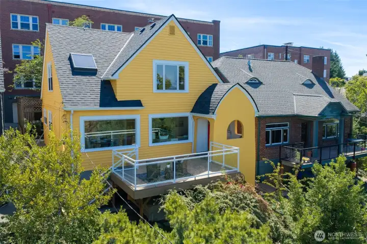 The West facing deck is spectacular and looks out to a unbeatable view of Puget Sound and the Olympics!