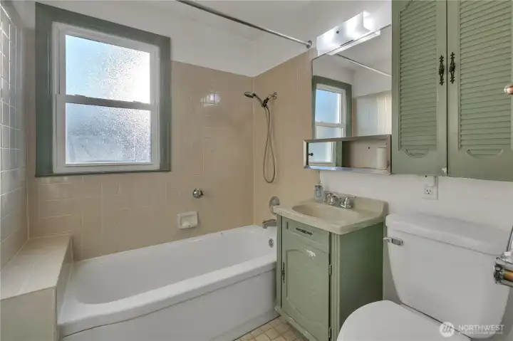 Full Bathroom Full Bathroom