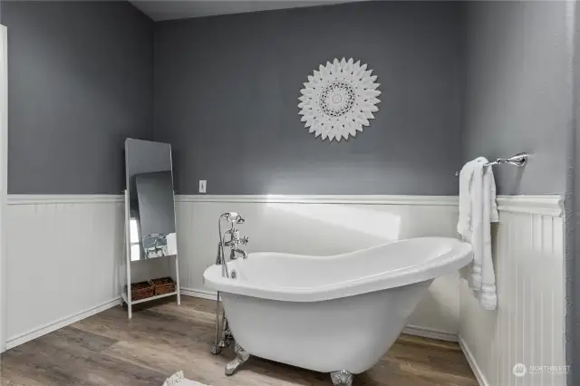 Gorgeous soaker tub
