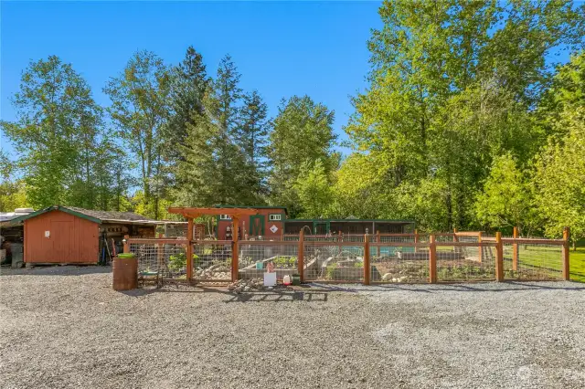 Large fenced in garden, plus storage sheds and chicken coop with run
