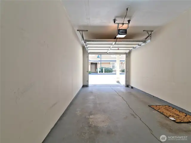 1 car garage that you can enter from the lobby