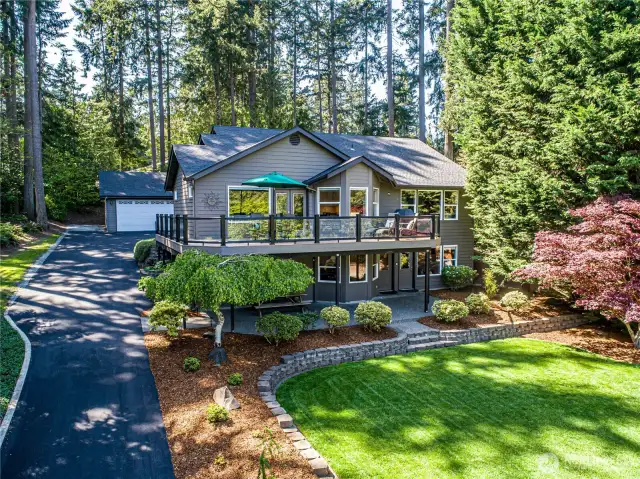Gorgeous property with Lake Tapps waterfront
