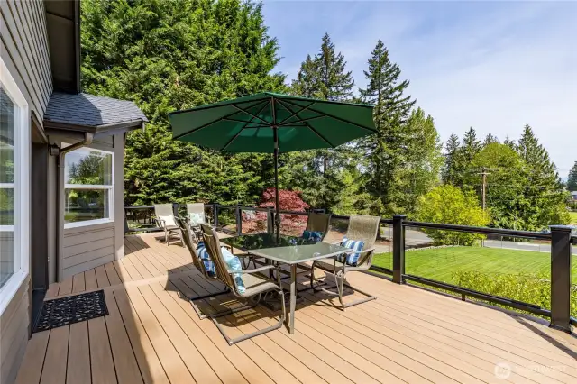 Entertainment-sized deck off the living room