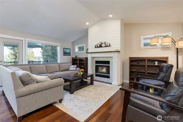 Living room has vaulted ceilings, gas fireplace