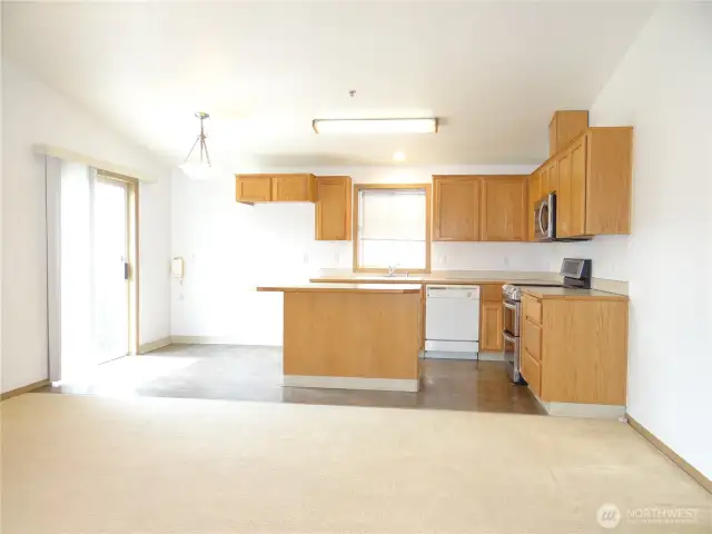 Eating area, Slider to Backyard