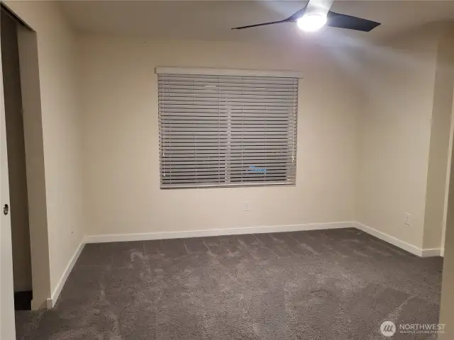 Secondary bedroom (Also fits large bed)