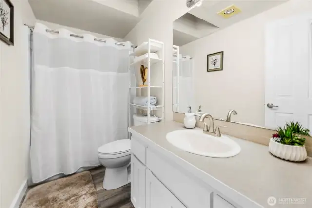 2nd floor Full Bathroom