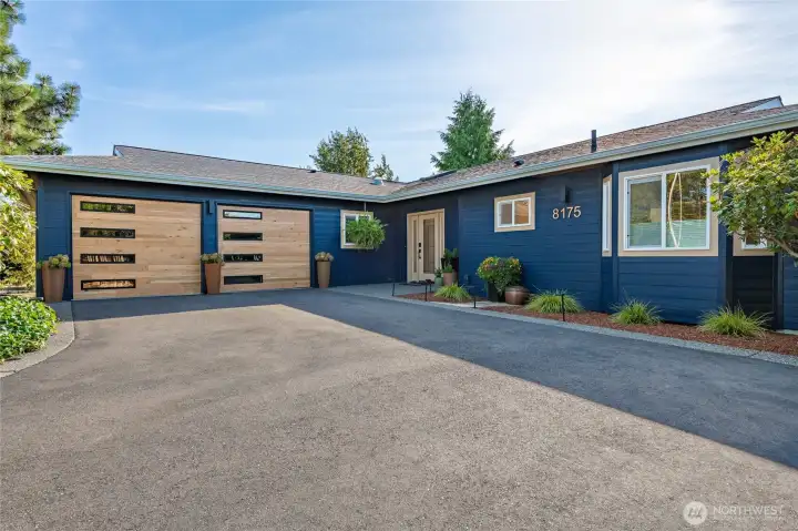 New Cloplay Modern Steel plank garage doors