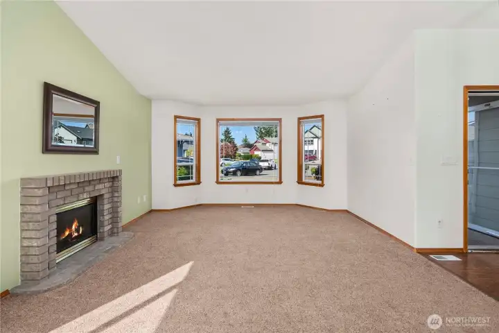 Another view showing the location to the entry way