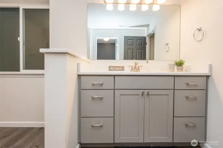 primary ensuite bathroom