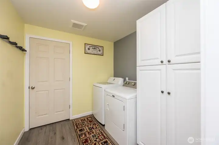laundry room, with acess to garage