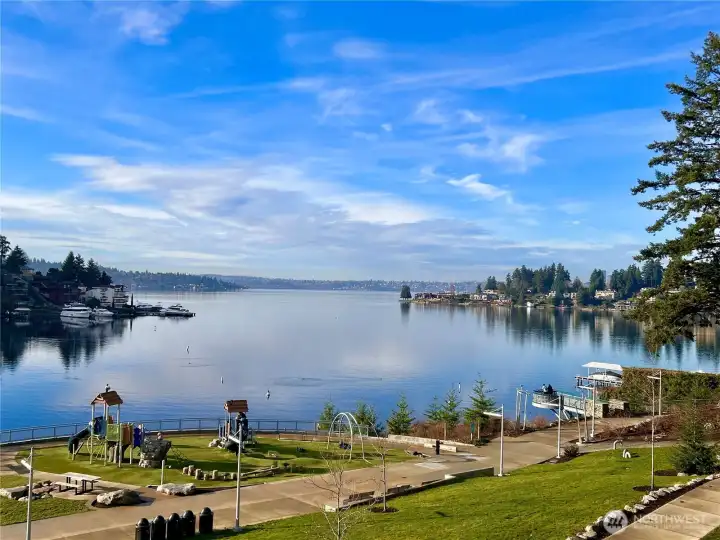 Meydenbauer Beach Park just steps away.