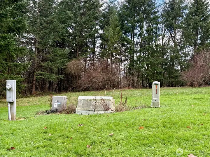 Power on site, 114 Skyview Rd, Woodland a 5 acre corner lot.