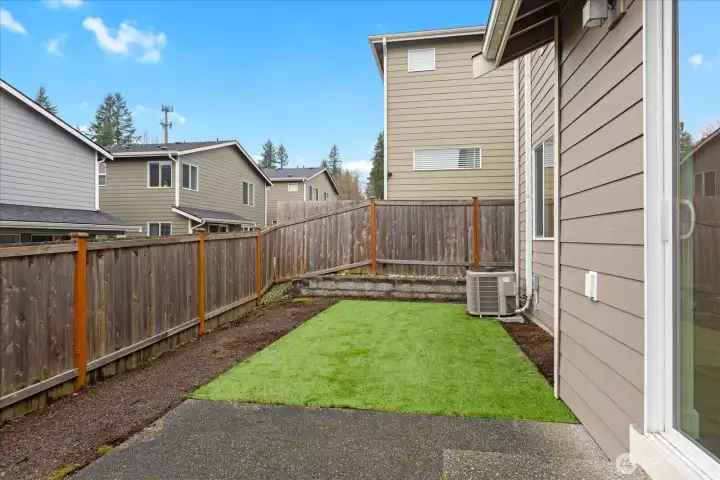 Enjoy outdoor living with low-maintenance artificial turf yard