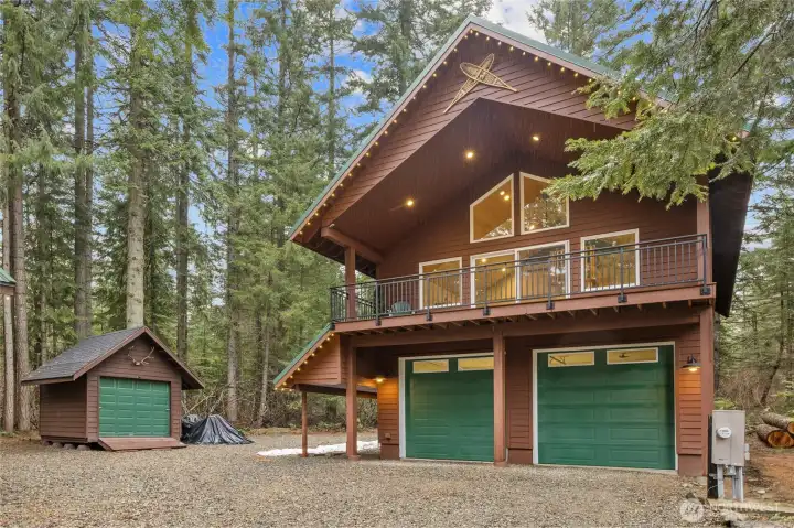 Brand new detached shop with ADU!