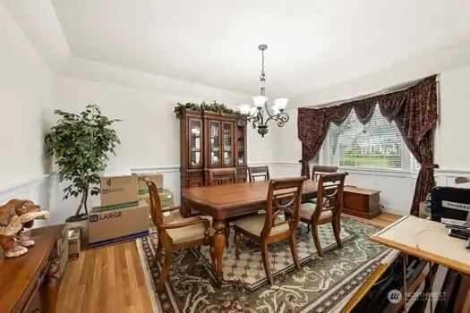 Formal dining could also be used as a parlor.