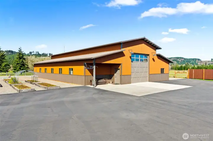 Huge workshop/barn. Room for all the toys, projects and farm critters.