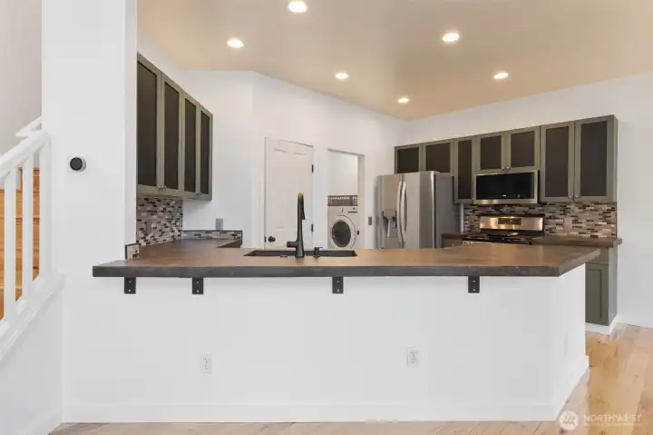 Entertainer's kitchen bar