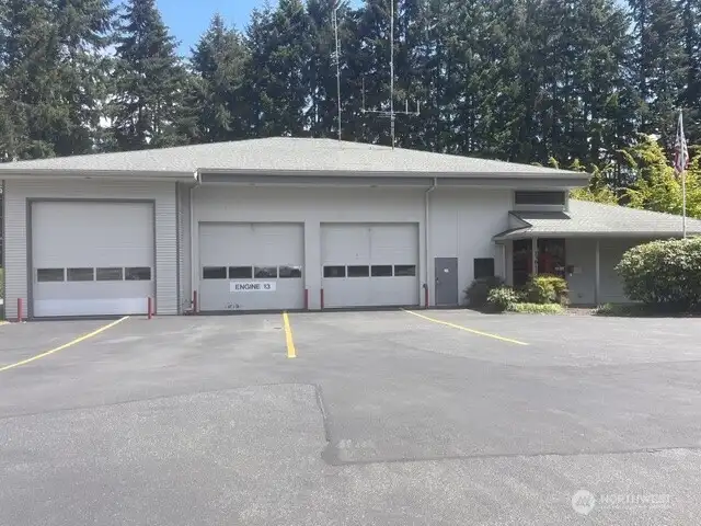 Fire station 1/2 block away