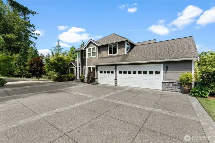 Attractive exterior presentation with generous parking and a welcoming entry. Attractive exterior presentation with generous parking and a welcoming entry.