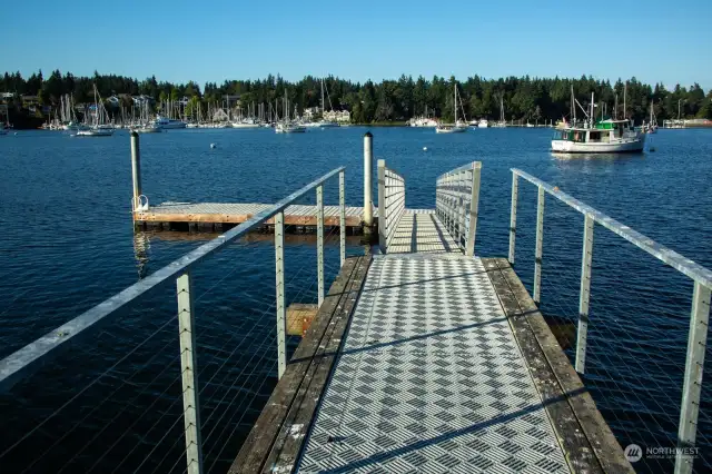 Recently installed 215’ long fixed pier, 40’ gangway, 40’ main float and 7’ landing float saltwater dock! – a rare find on Puget Sound.