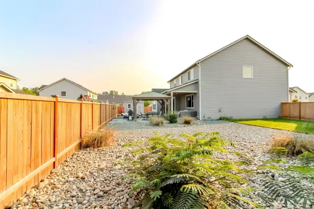 Huge Backyard and beautiful Cascade Foothill views!