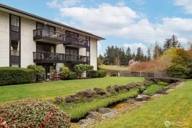 While close to 196th St SW, the grounds at Casa Del Ray gets you away from the hubbub of Lynnwood life.