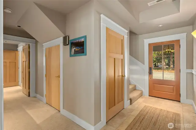 hallway to primary bedroom