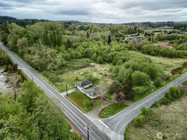Located at the corner of 172nd St NE and 3rd Ave NE -- great commute at about 7 minutes to I5.