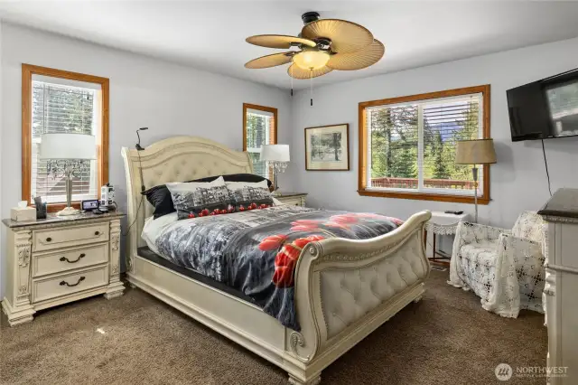 Primary Suite with attached full bath & huge walk-in closet.