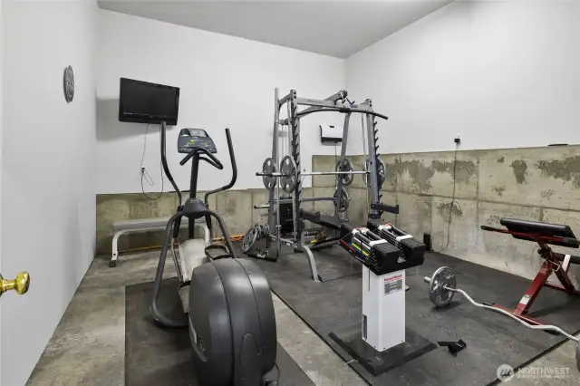 1/2 of one bay is converted to a home gym, heated, tv & equipment stay.