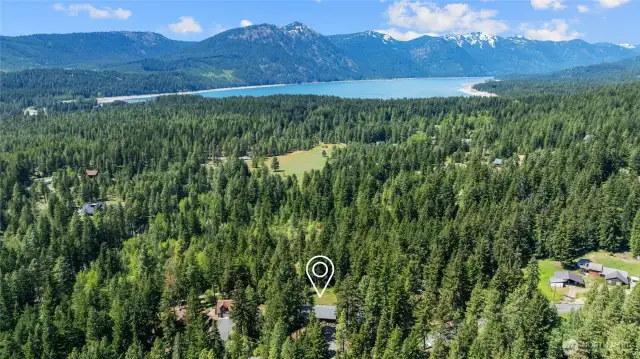 Fantastic location not too far out! You are minutes to Lake Cle Elum, but can also be in Roslyn or Suncadia within 10 minutes! Snowmobile country for sure.