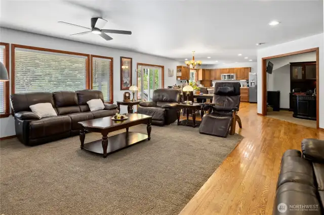 Well kept hardwood floors & carpet.