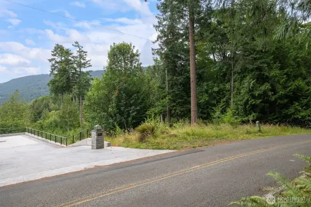 Another view showing the mountain views.