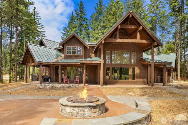 Outdoor living at 930 Maple Leaf Loop