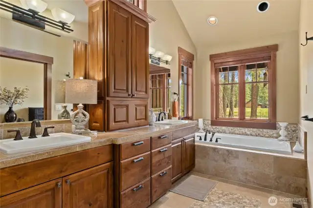 Primary bedroom bathroom