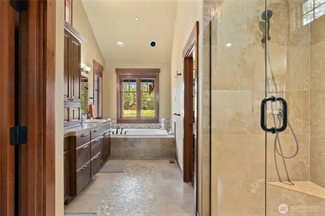 Primary bedroom bathroom