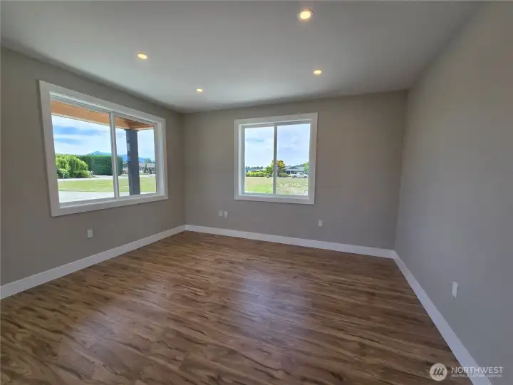 Spacious Dining Area