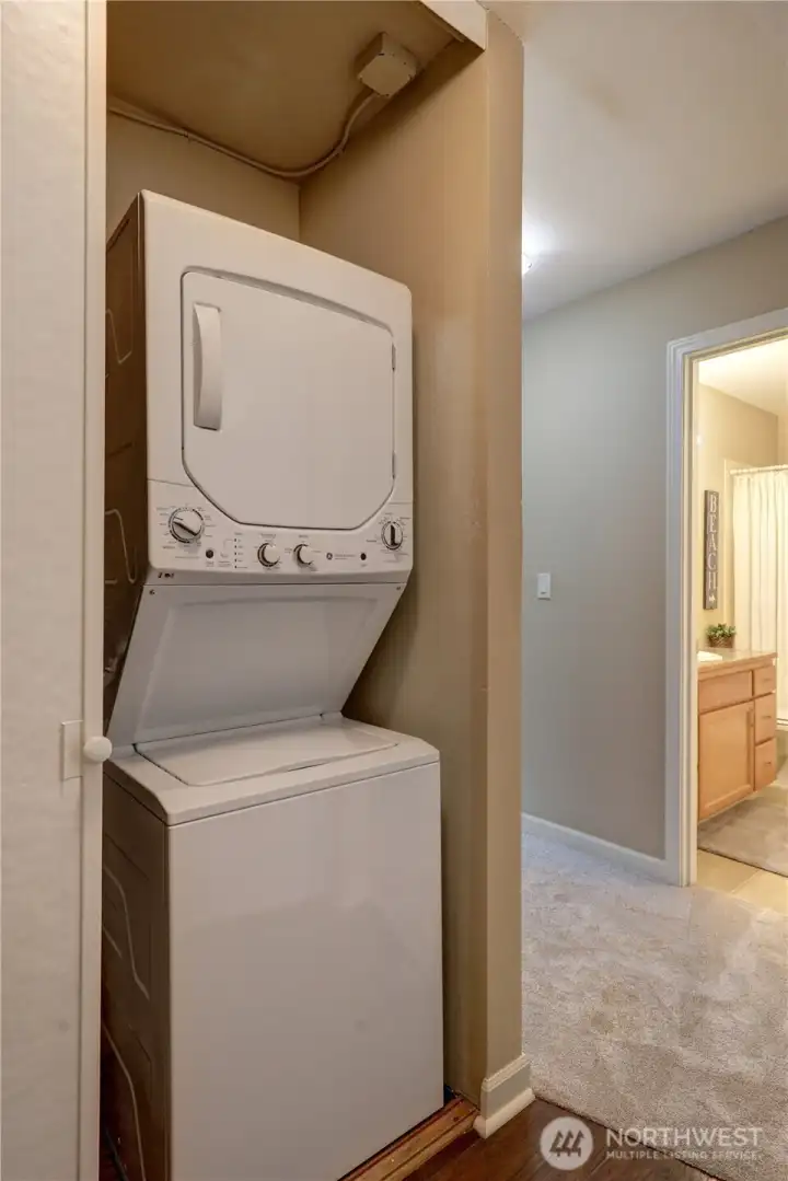 Stacked washer/dryer